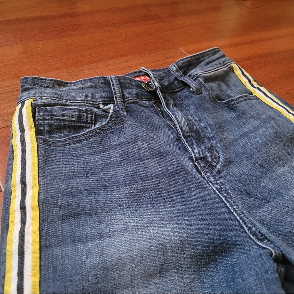 Guess Denim Jeans with a little flair